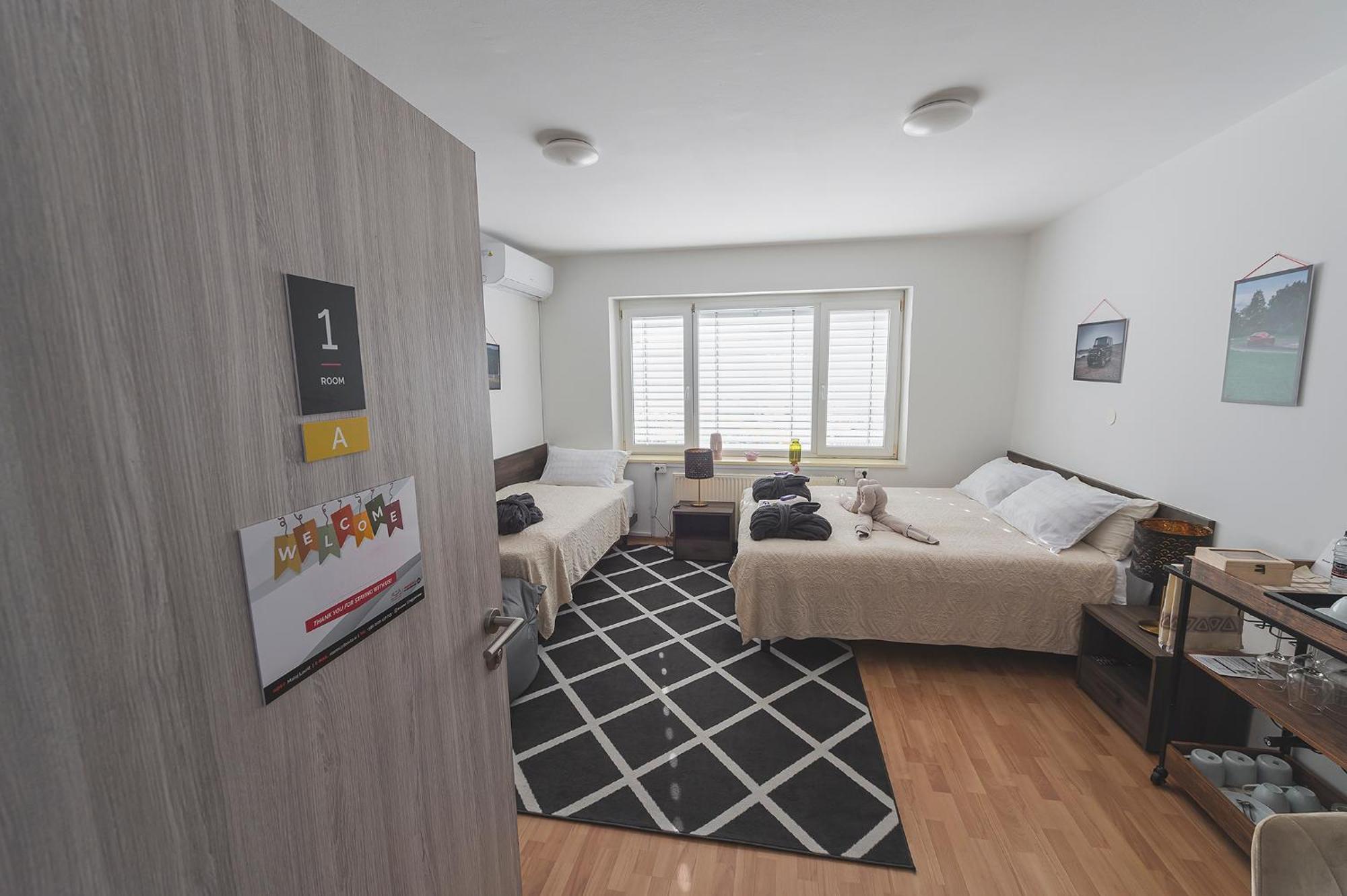 Do Avta Rooms Ljubljana Bagian luar foto